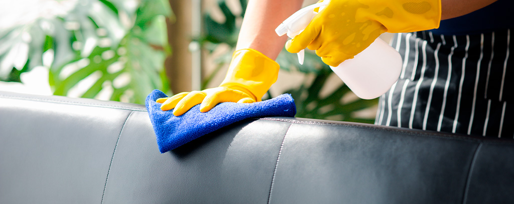 Nettoyer un canapé en cuir : Quel produit efficace utiliser