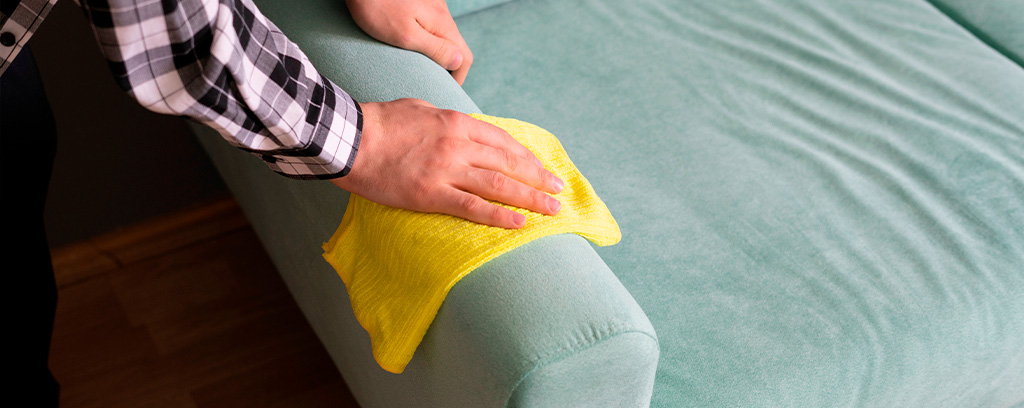 Comment nettoyer un canapé en tissu 